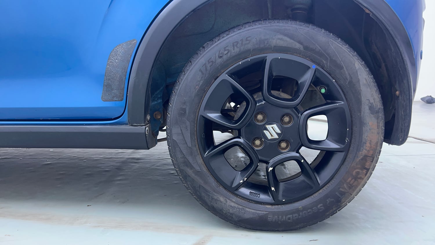 Used 2019 Maruti Suzuki Ignis Zeta 1.2 AMT Petrol Automatic tyres LEFT REAR TYRE RIM VIEW