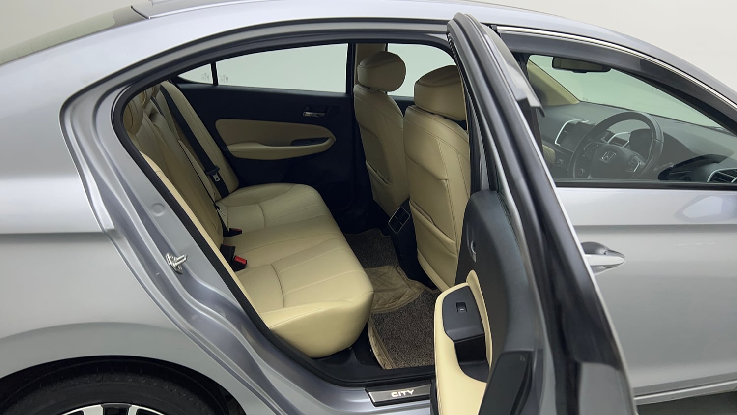 Used 2022 Honda City ZX Petrol Petrol Manual interior RIGHT SIDE REAR DOOR CABIN VIEW
