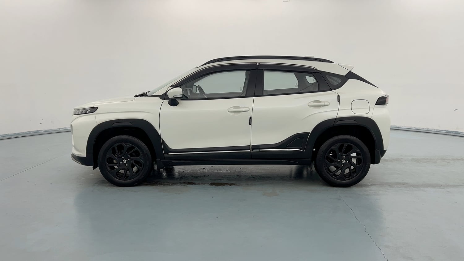 Used 2024 Maruti Suzuki Fronx Delta Plus 1.2L MT Petrol Manual exterior LEFT SIDE VIEW