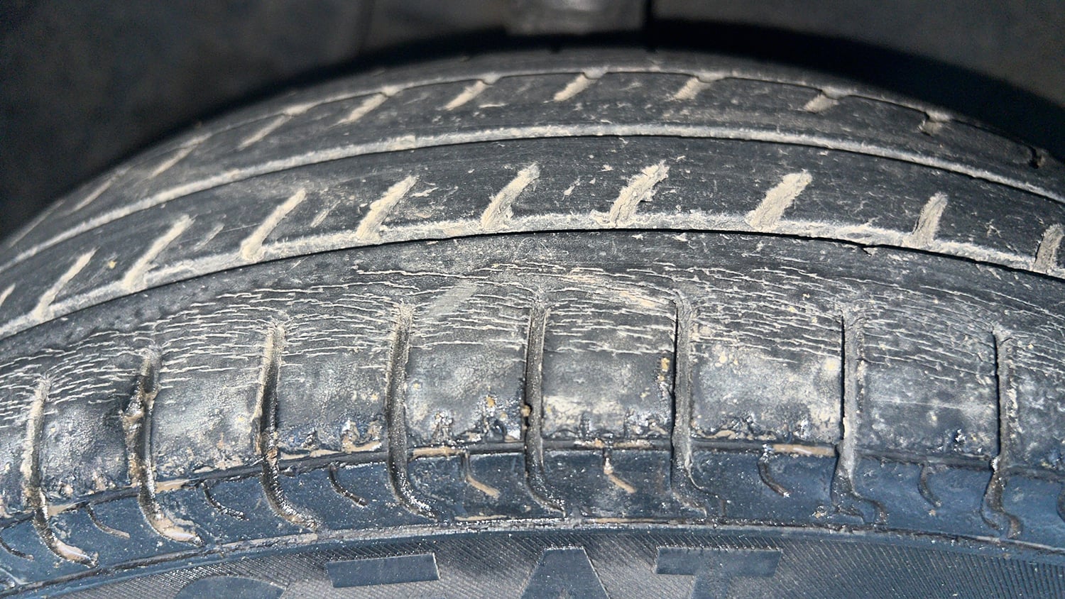 Used 2014 Maruti Suzuki Alto 800 Lxi Petrol Manual tyres RIGHT FRONT TYRE TREAD VIEW