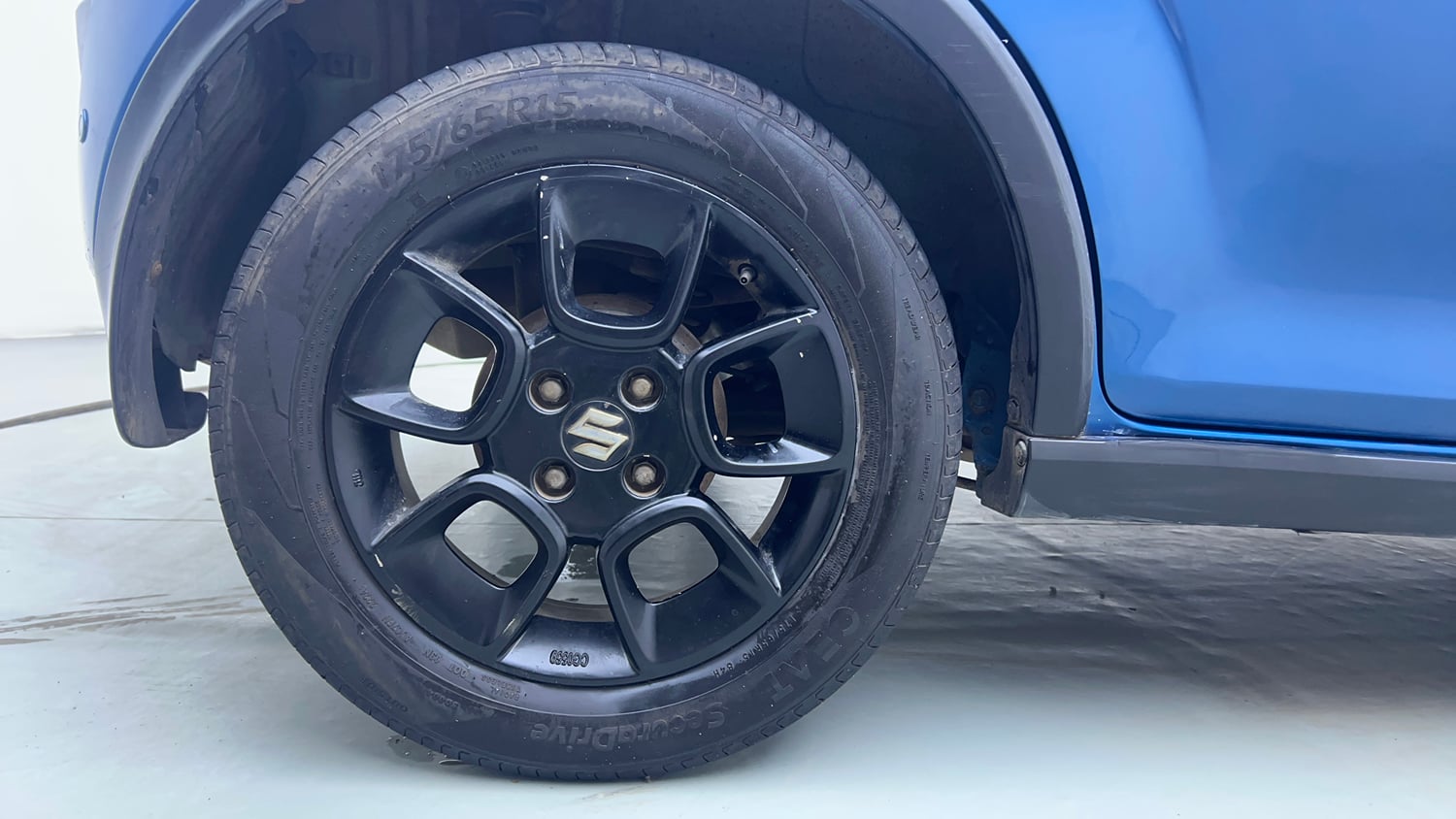 Used 2019 Maruti Suzuki Ignis Zeta 1.2 AMT Petrol Automatic tyres RIGHT REAR TYRE RIM VIEW