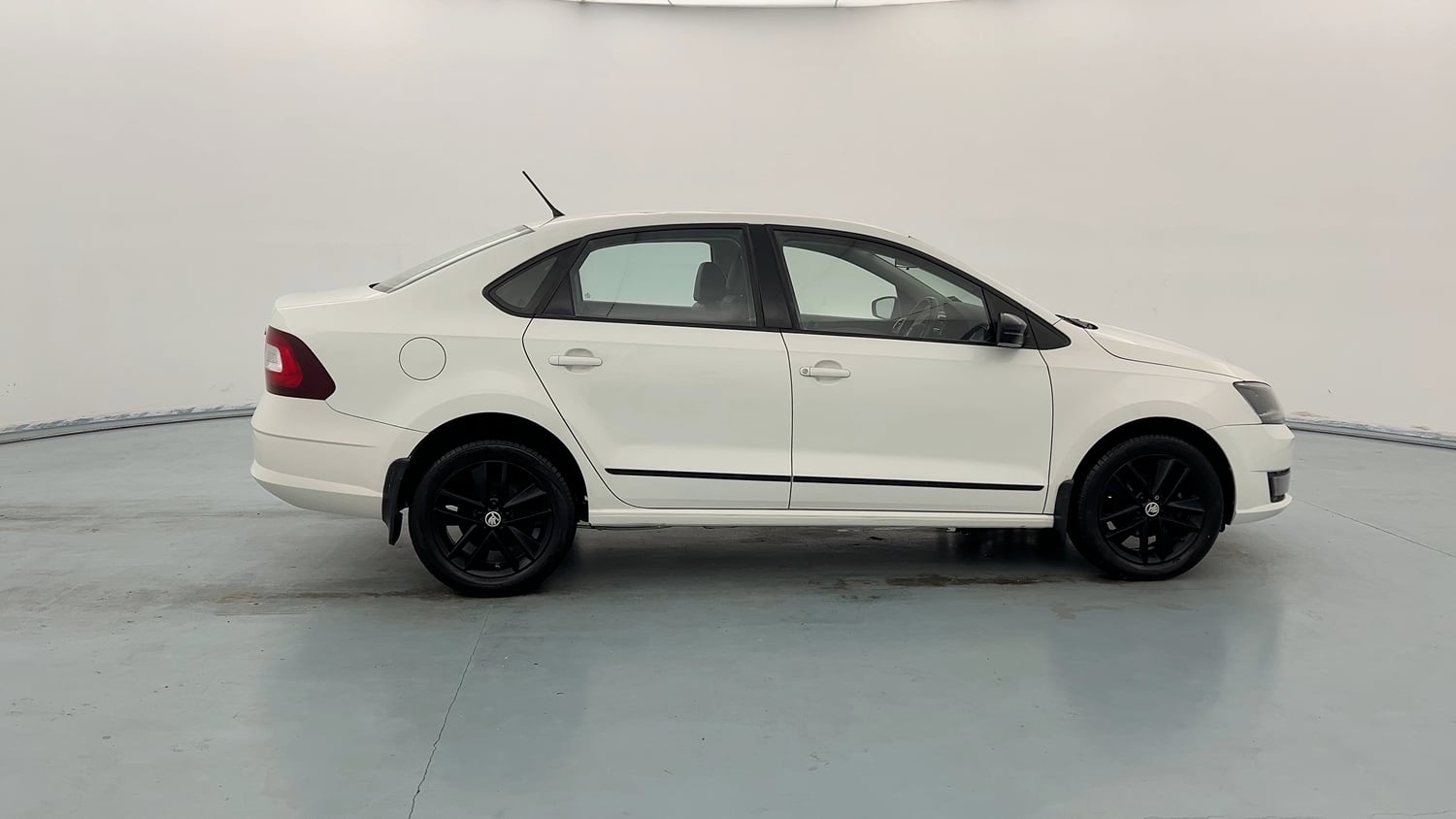Used 2021 Skoda Rapid Ambition Petrol Manual exterior RIGHT SIDE VIEW