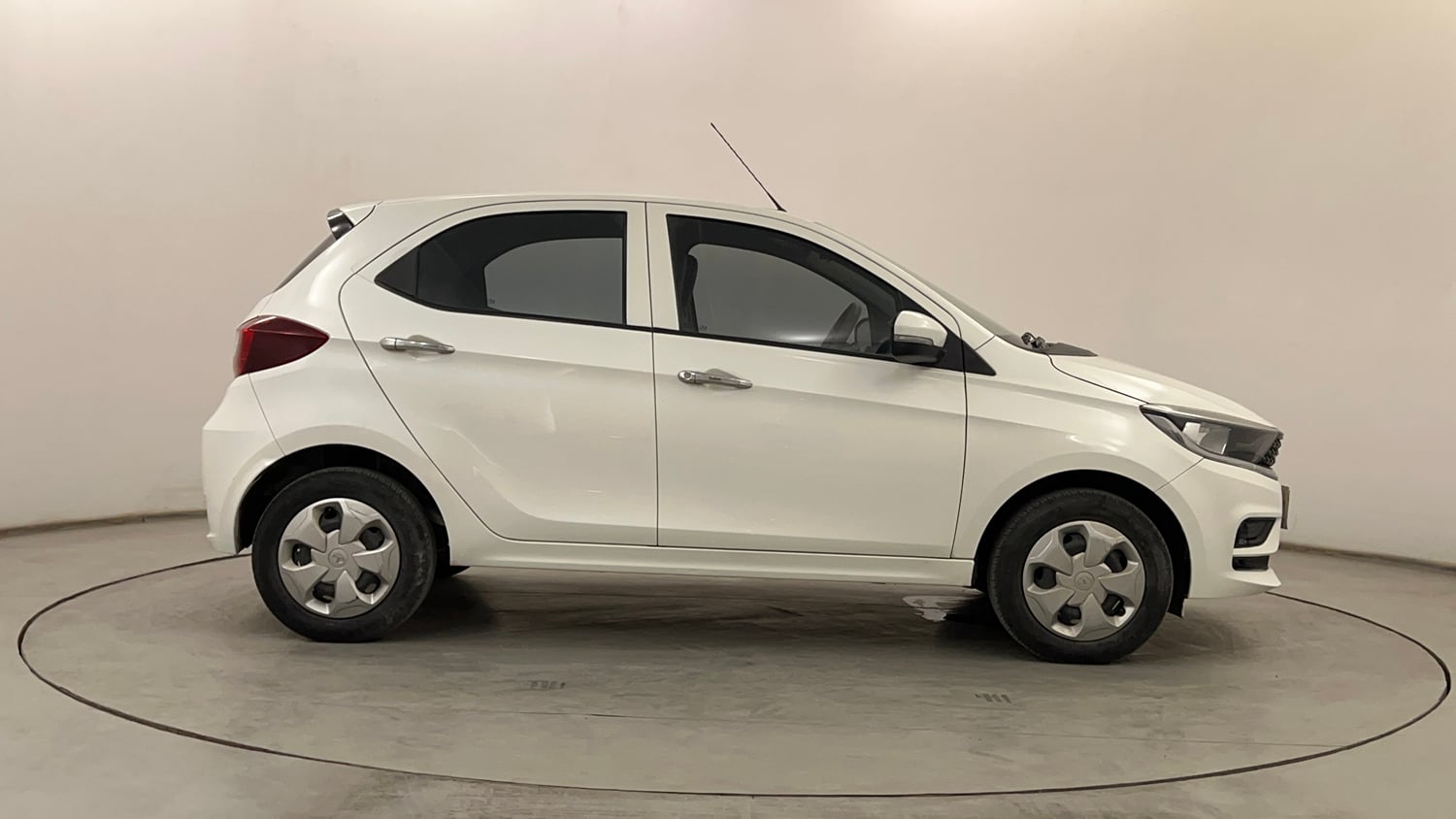 Used 2021 Tata Tiago XT Petrol Manual exterior RIGHT SIDE VIEW