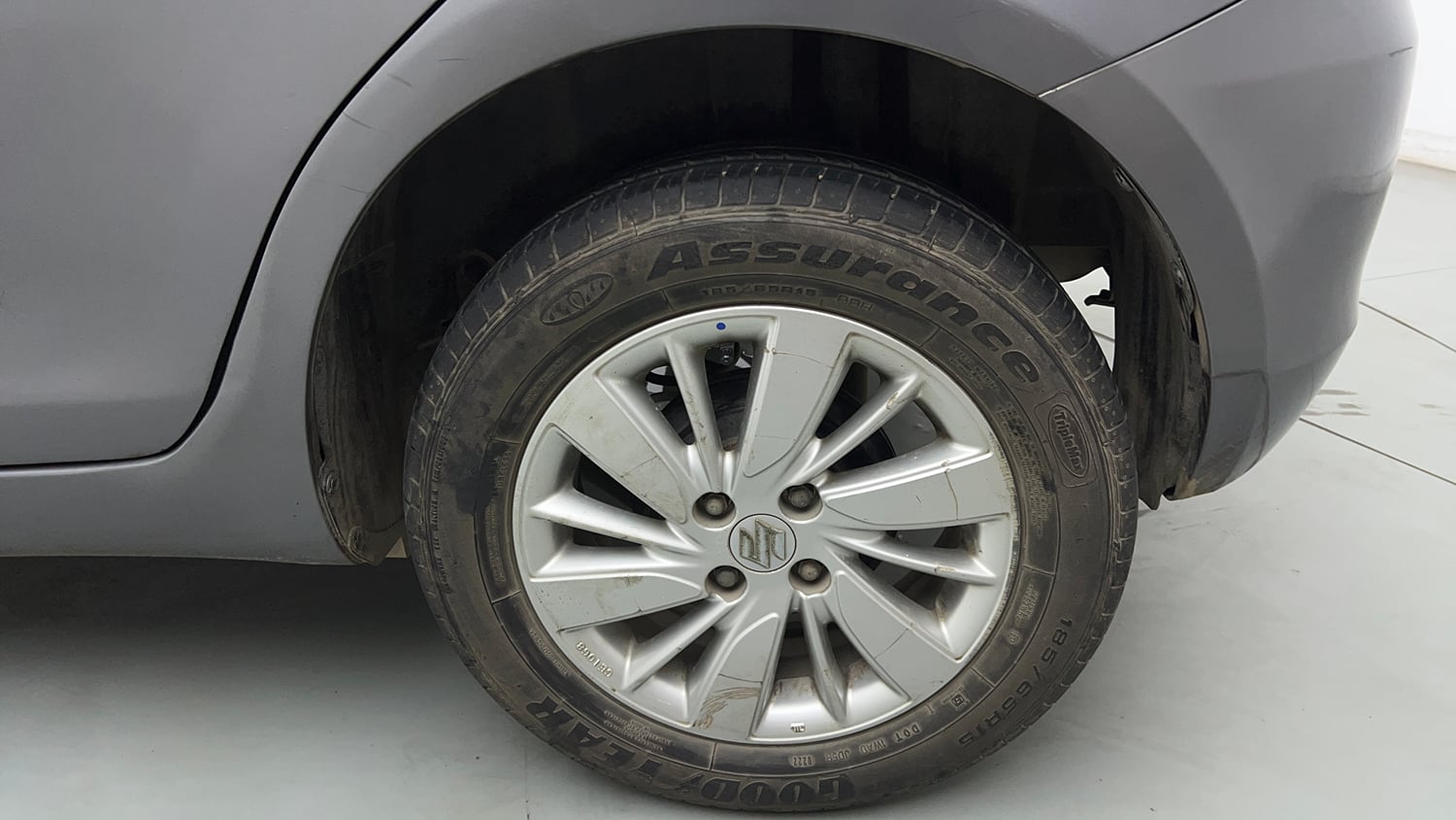 Used 2016 Maruti Suzuki Swift ZXi Petrol Manual tyres LEFT REAR TYRE RIM VIEW