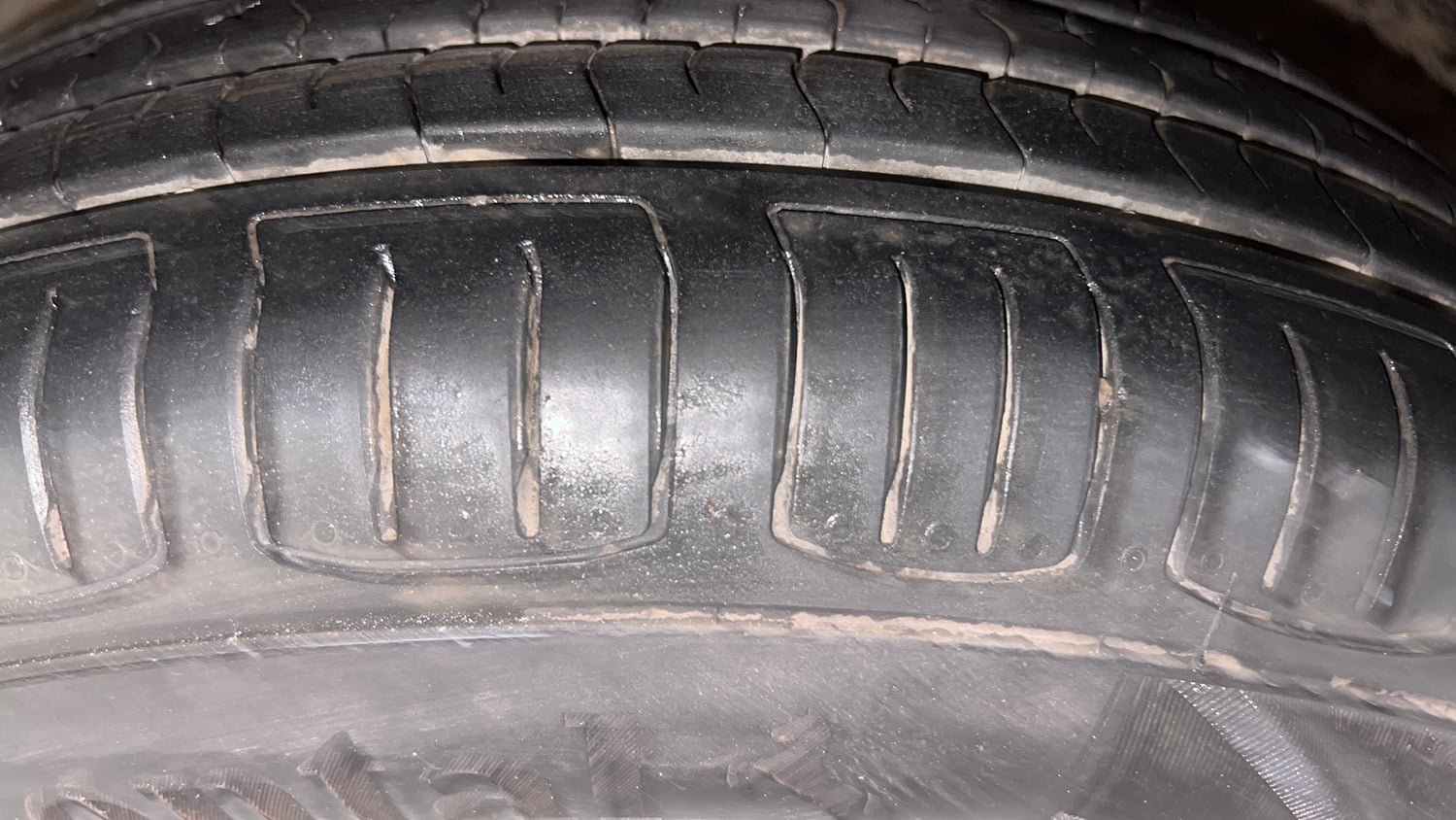Used 2018 Hyundai Santro Asta Petrol Manual tyres LEFT FRONT TYRE TREAD VIEW
