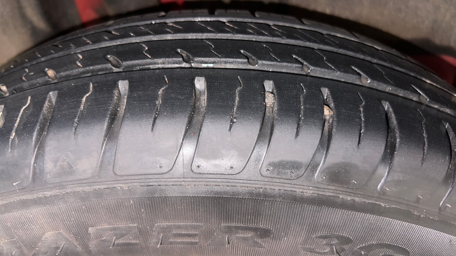 Used 2023 Maruti Suzuki Swift VXi AMT Petrol Automatic tyres RIGHT REAR TYRE TREAD VIEW