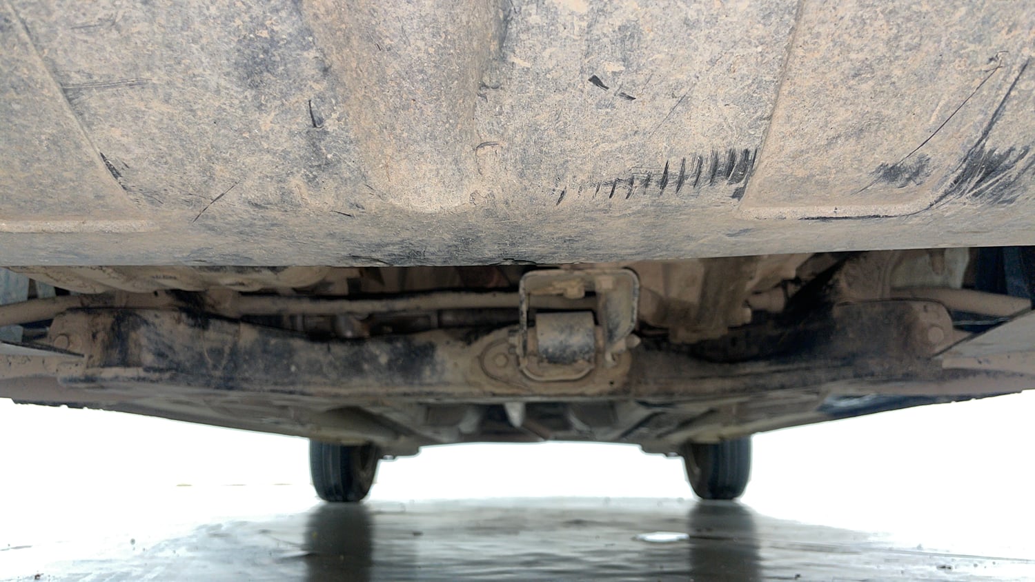 Used 2015 Hyundai Elite i20 Sportz 1.2 Petrol Manual extra FRONT LEFT UNDERBODY VIEW