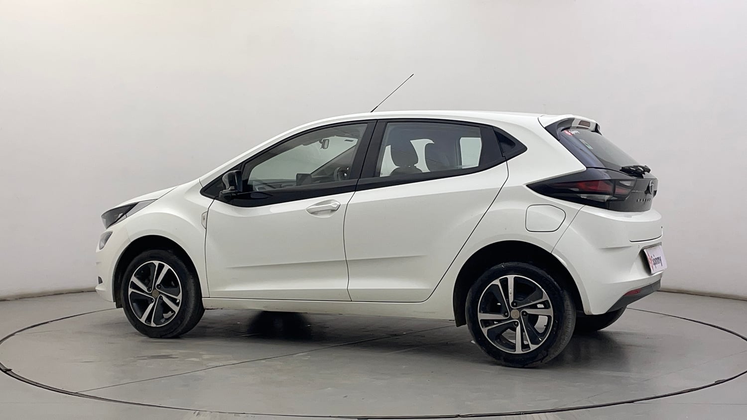Used 2022 Tata Altroz XZA Petrol Petrol Automatic exterior LEFT REAR CORNER VIEW