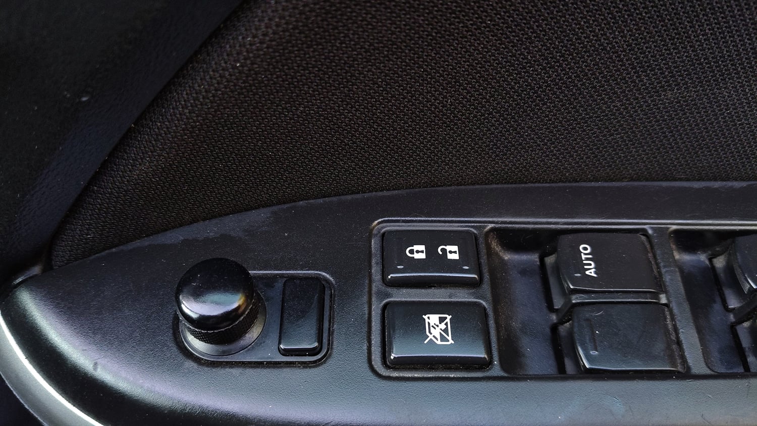 Used 2017 Maruti Suzuki Baleno Zeta 1.2 Petrol Manual top_features Anti pinch power windows
