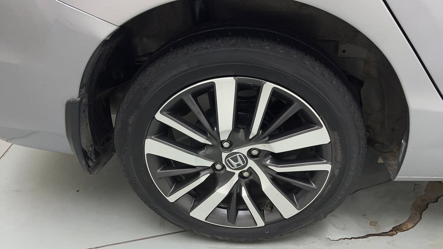Used 2022 Honda City ZX Petrol Petrol Manual tyres RIGHT REAR TYRE RIM VIEW