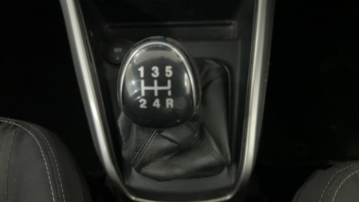 Used 2018 Ford EcoSport Titanium 1.5L Ti-VCT Petrol Manual interior GEAR  KNOB VIEW