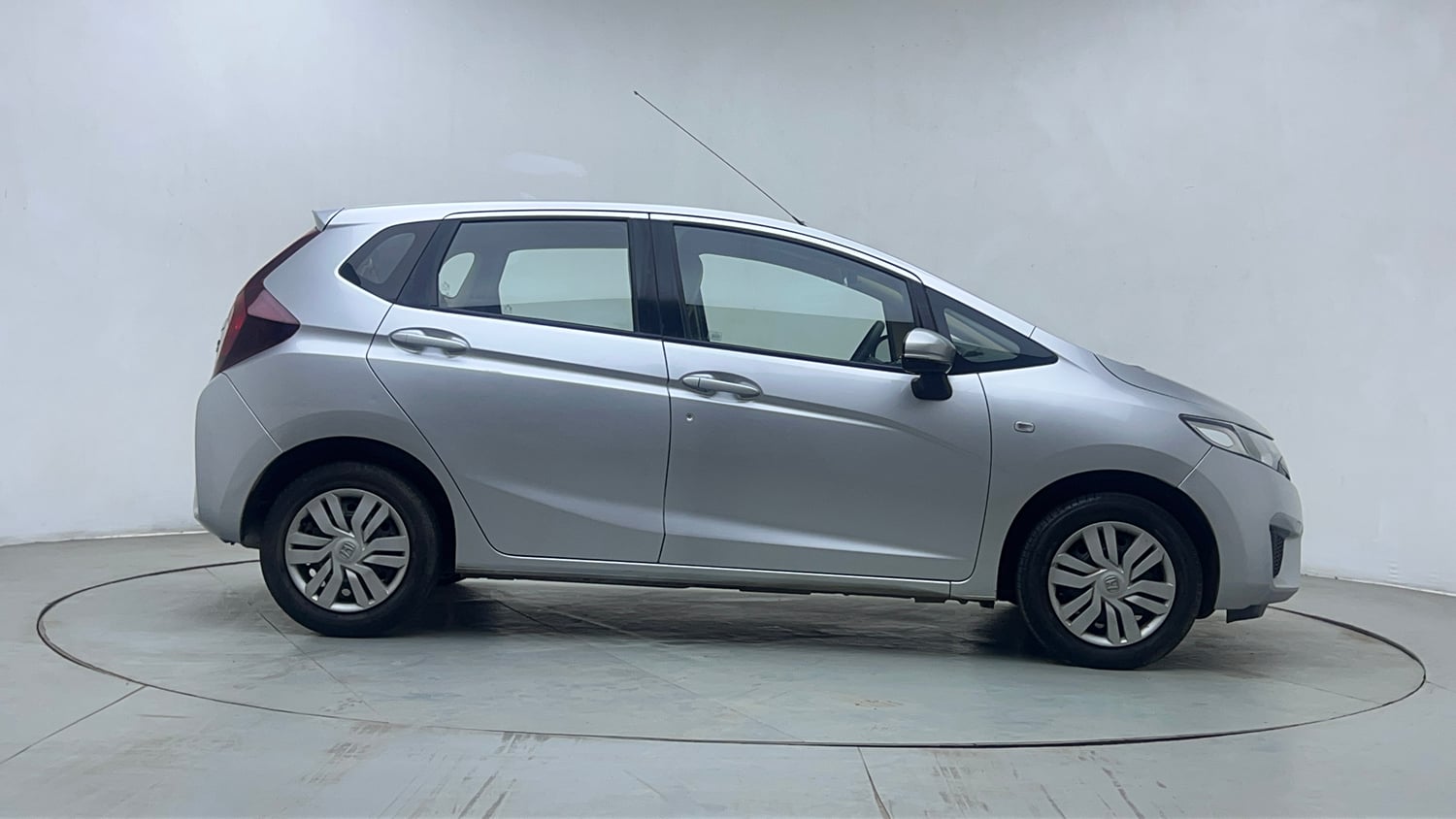 Used 2016 Honda Jazz S Petrol Petrol Manual exterior RIGHT SIDE VIEW