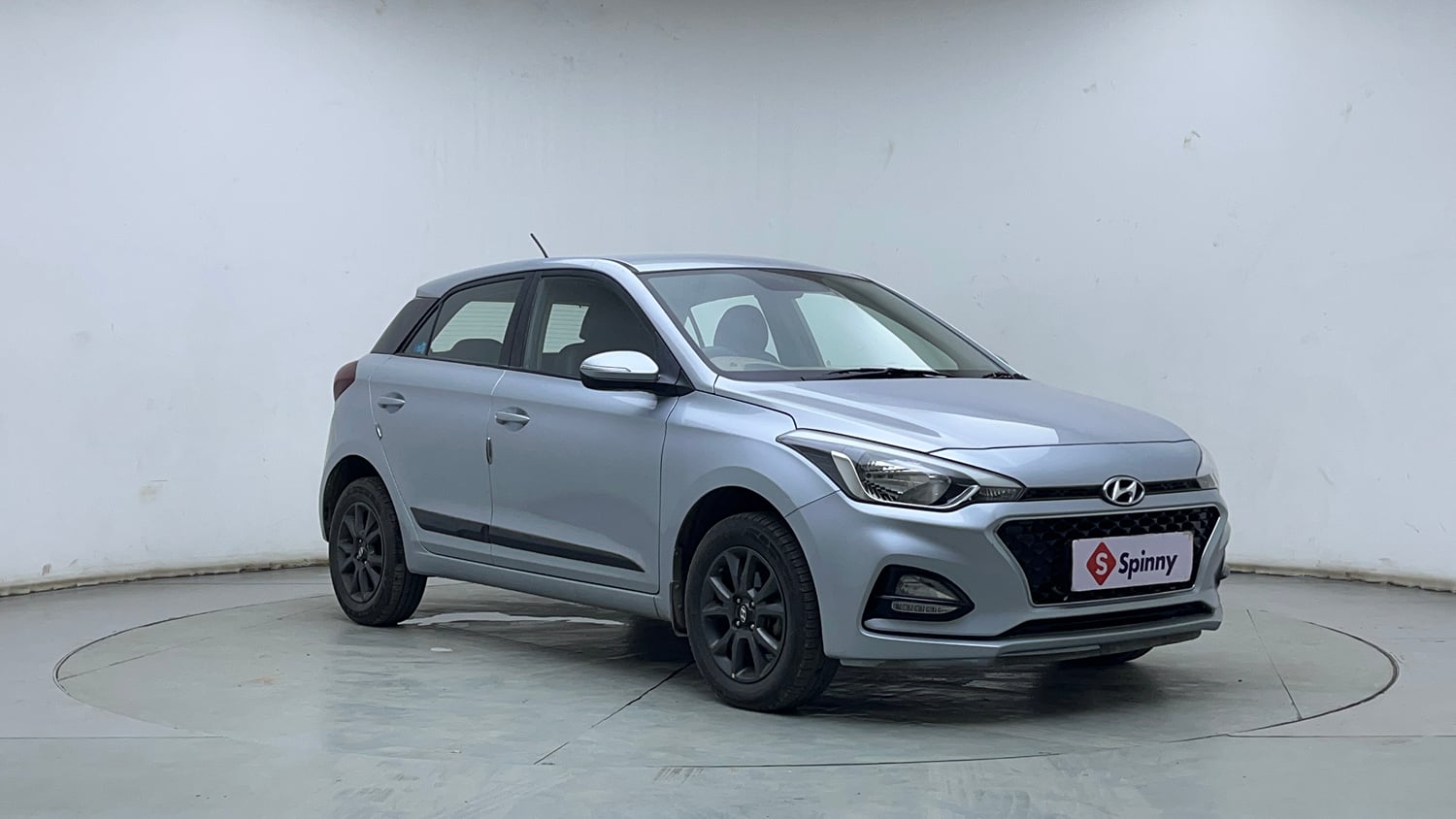 Used 2020 Hyundai Elite i20 Sportz Plus 1.2 Petrol Manual exterior RIGHT FRONT CORNER VIEW