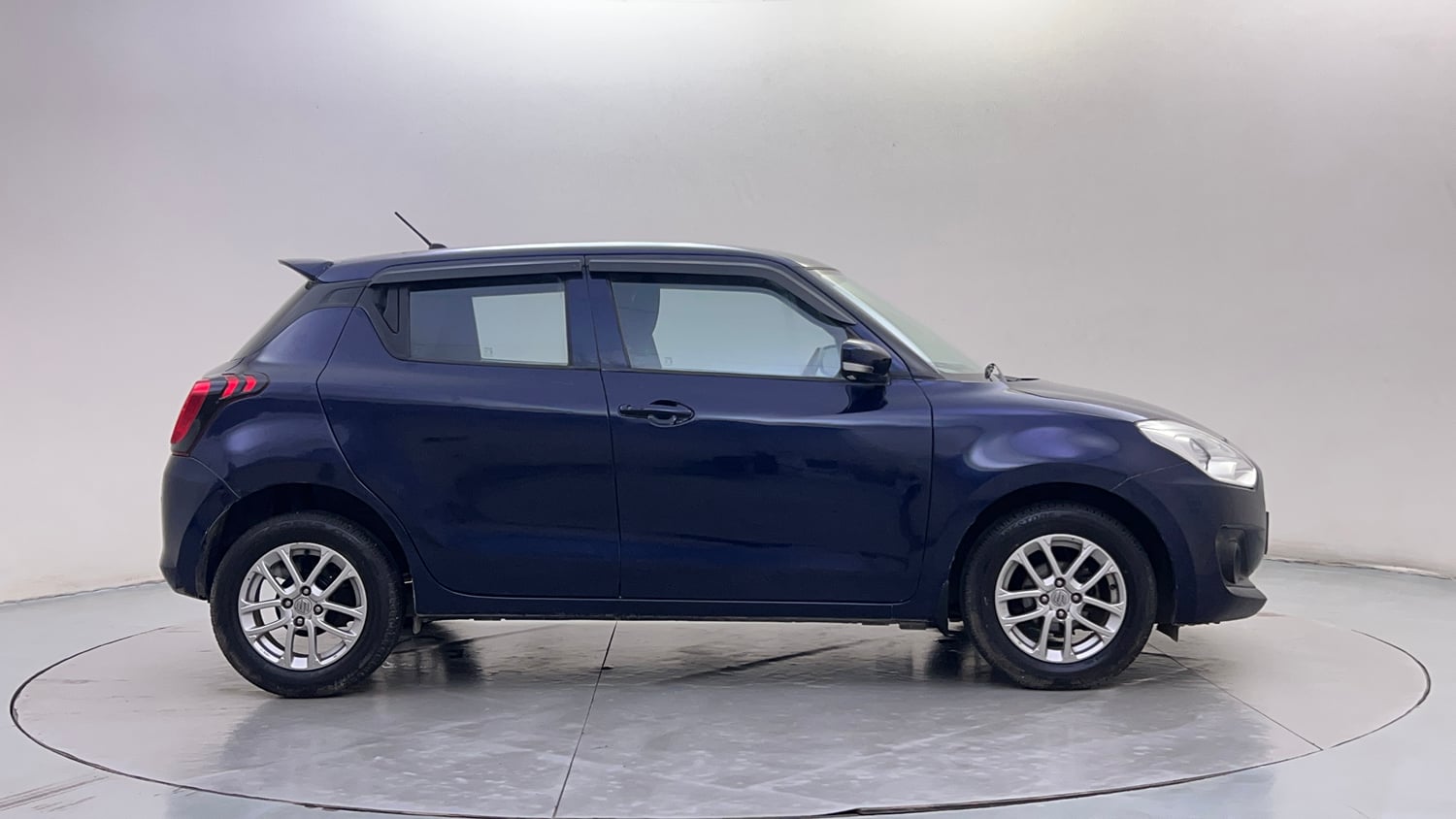 Used 2018 Maruti Suzuki Swift ZXi AMT Petrol Automatic exterior RIGHT SIDE VIEW