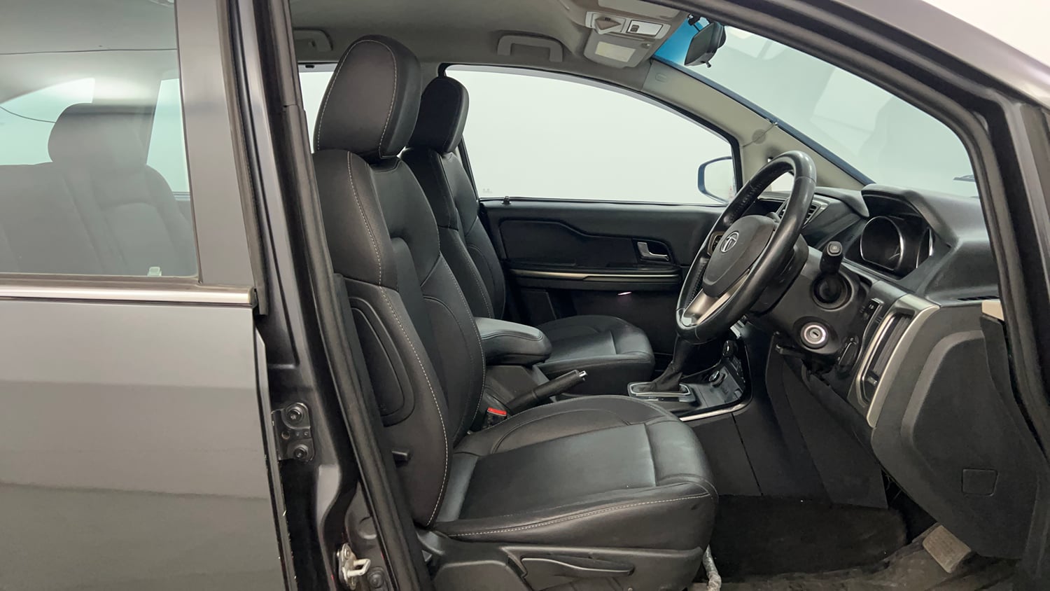 Used 2017 Tata Hexa XTA 4x2 7 STR Diesel Automatic interior RIGHT SIDE FRONT DOOR CABIN VIEW