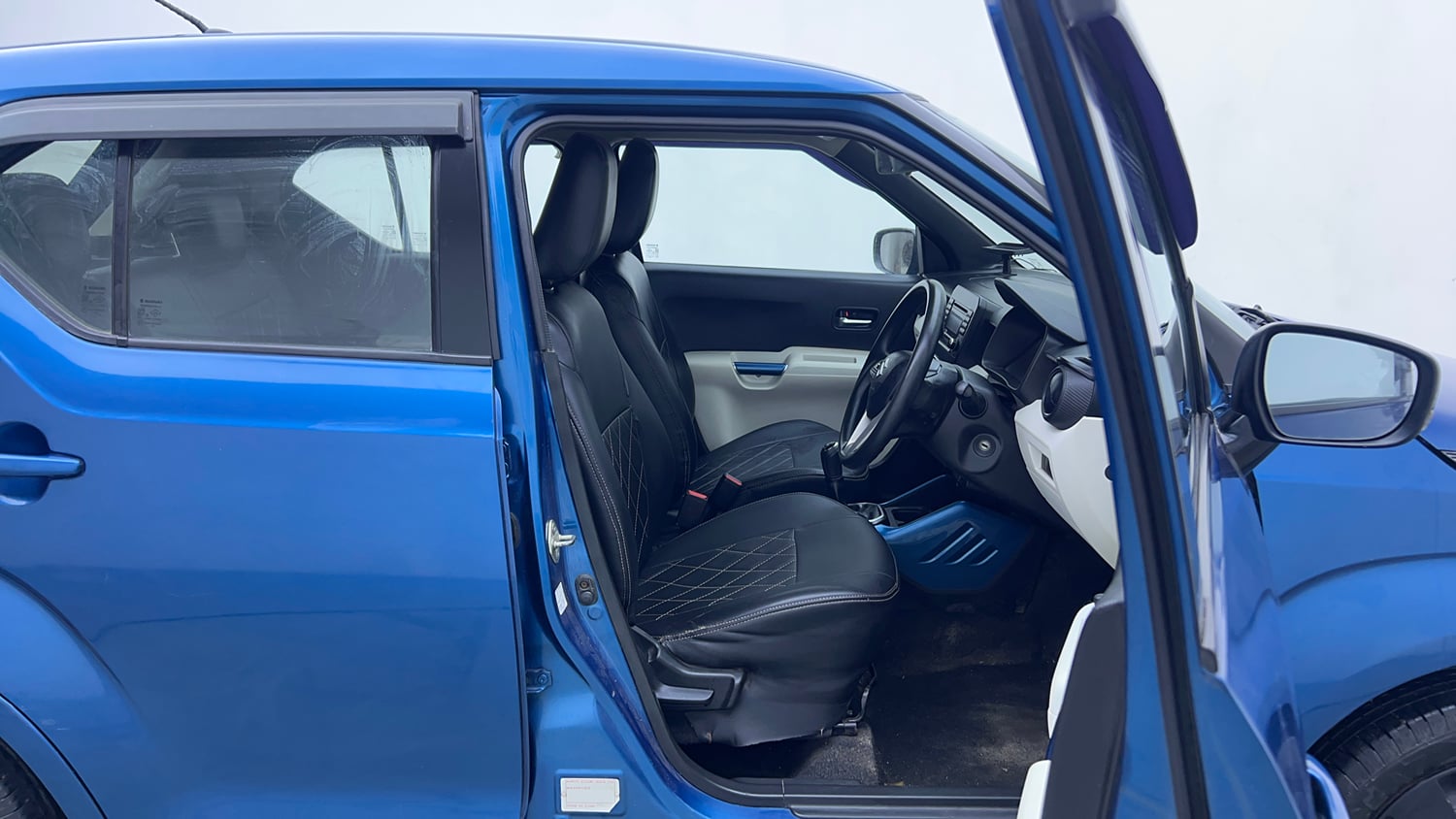 Used 2018 Maruti Suzuki Ignis Delta 1.2 MT Petrol Manual interior RIGHT SIDE FRONT DOOR CABIN VIEW