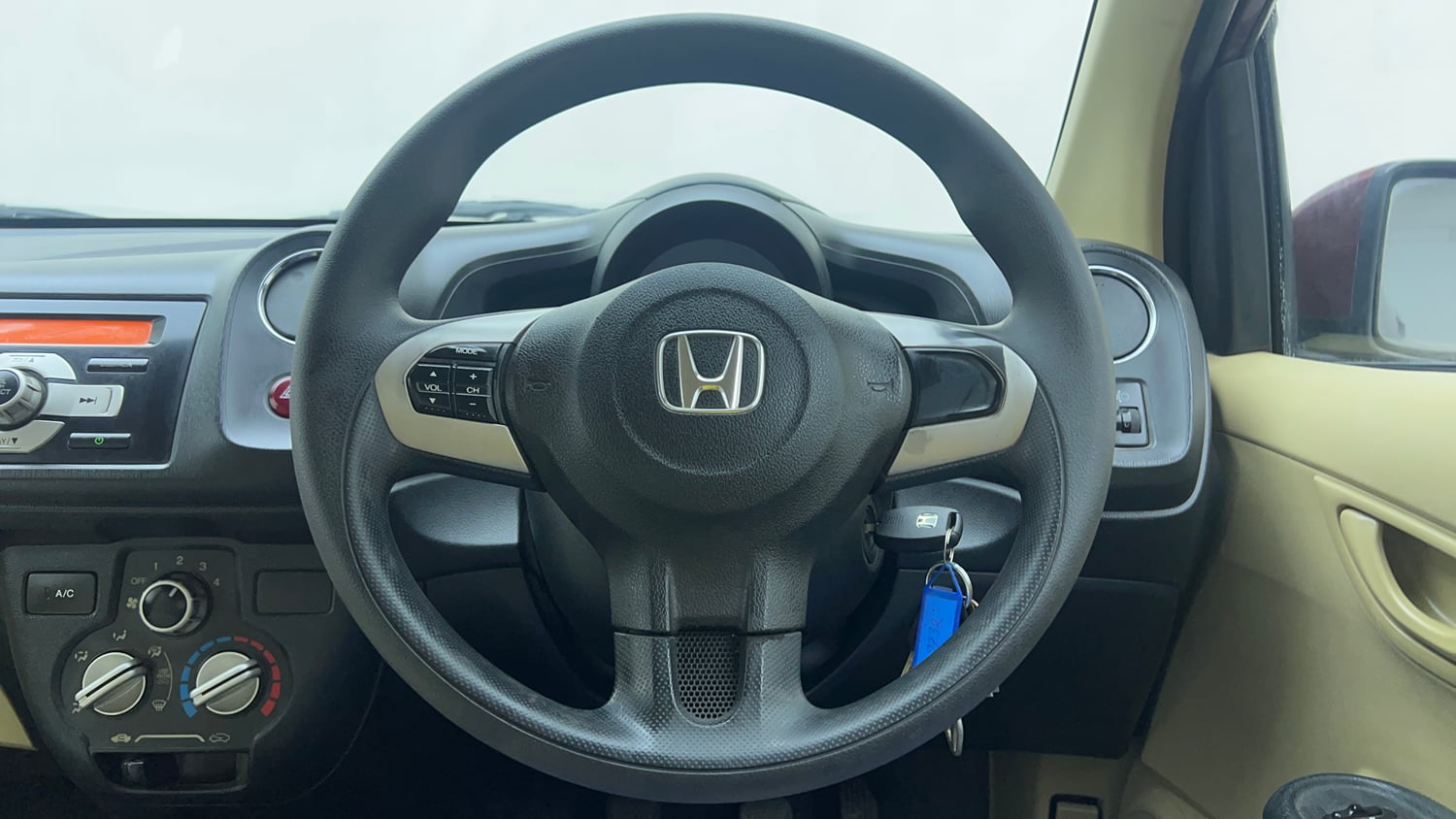 Used 2015 Honda Amaze 1.2 S i-VTEC Petrol Manual top_features Steering mounted controls