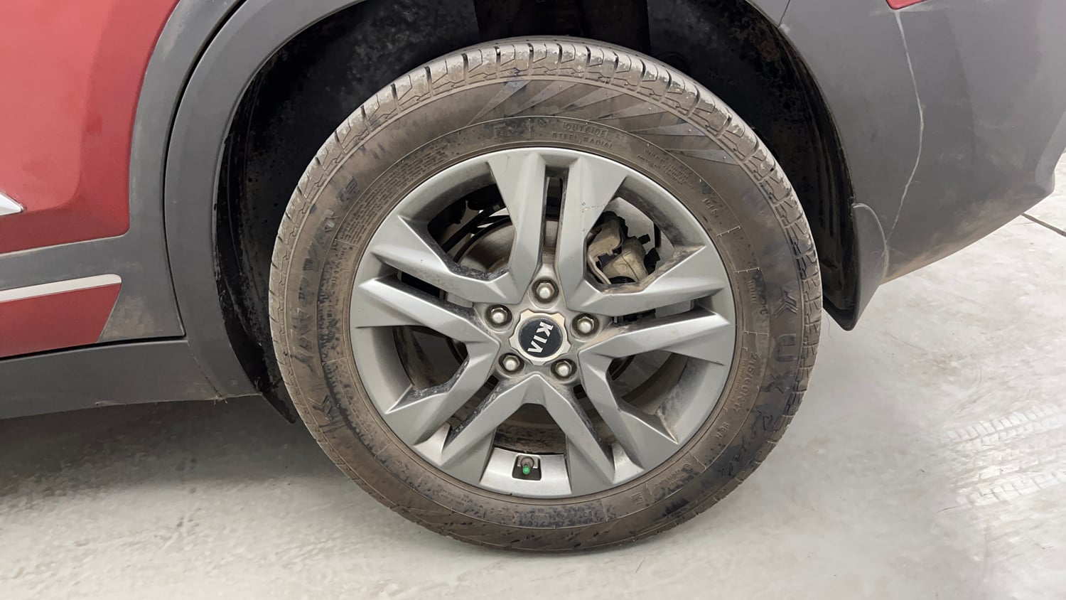 Used 2021 kia Seltos HTX IVT 1.5 Petrol Automatic tyres LEFT REAR TYRE RIM VIEW