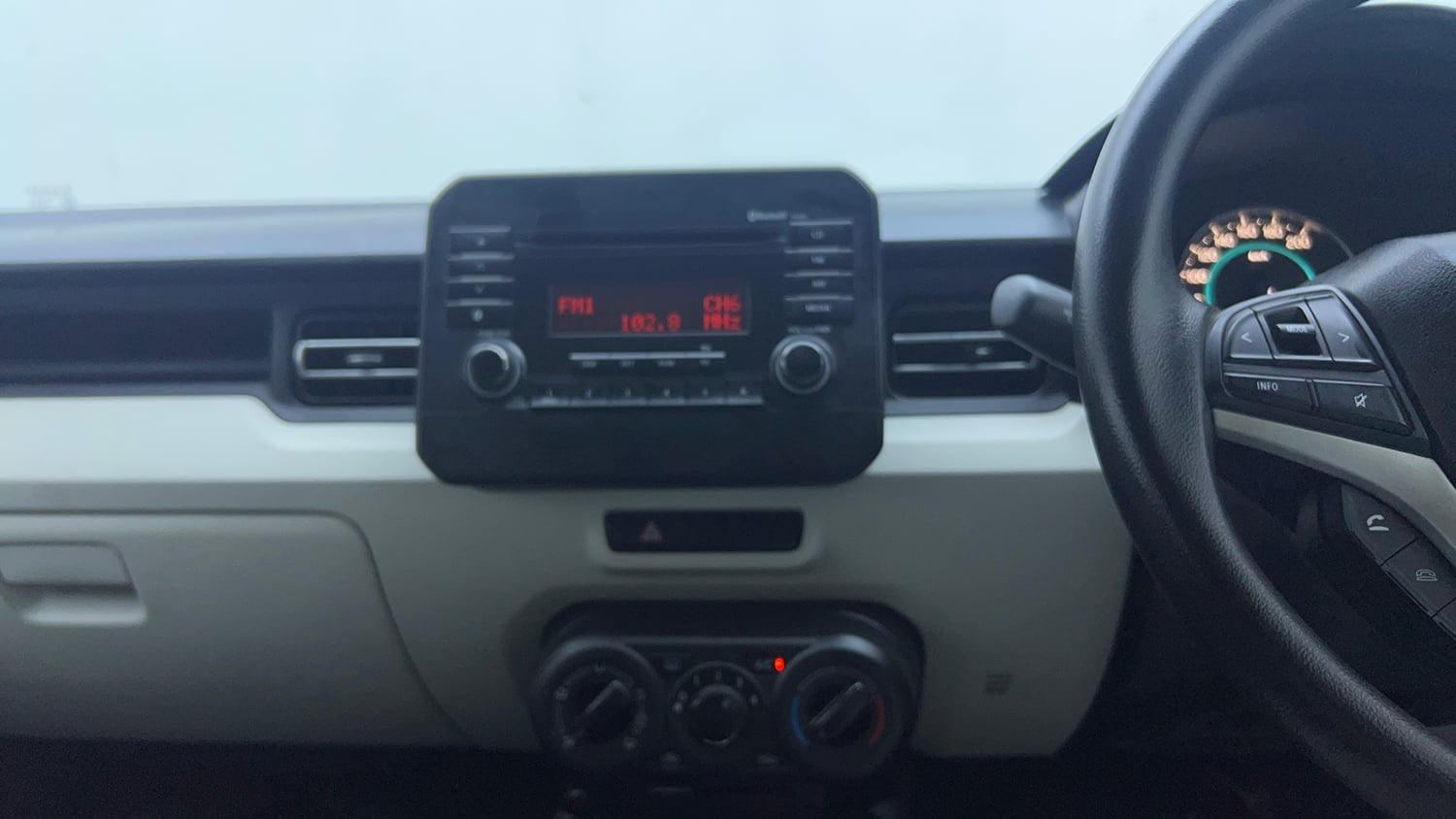 Used 2019 Maruti Suzuki Ignis Zeta 1.2 AMT Petrol Automatic top_features Integrated (in-dash) music system