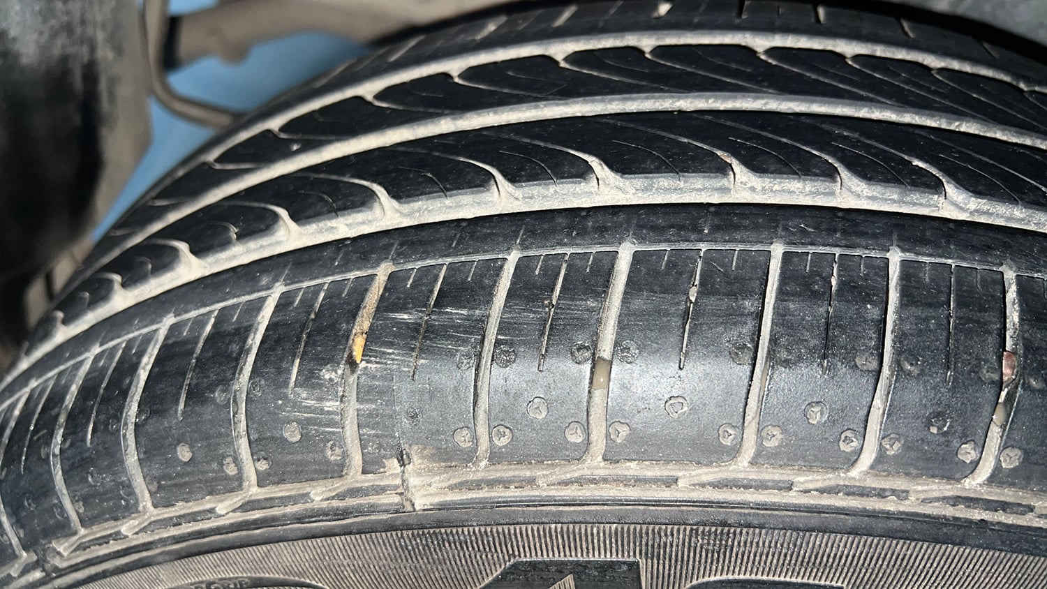 Used 2016 Maruti Suzuki Swift ZXi Petrol Manual tyres RIGHT REAR TYRE TREAD VIEW