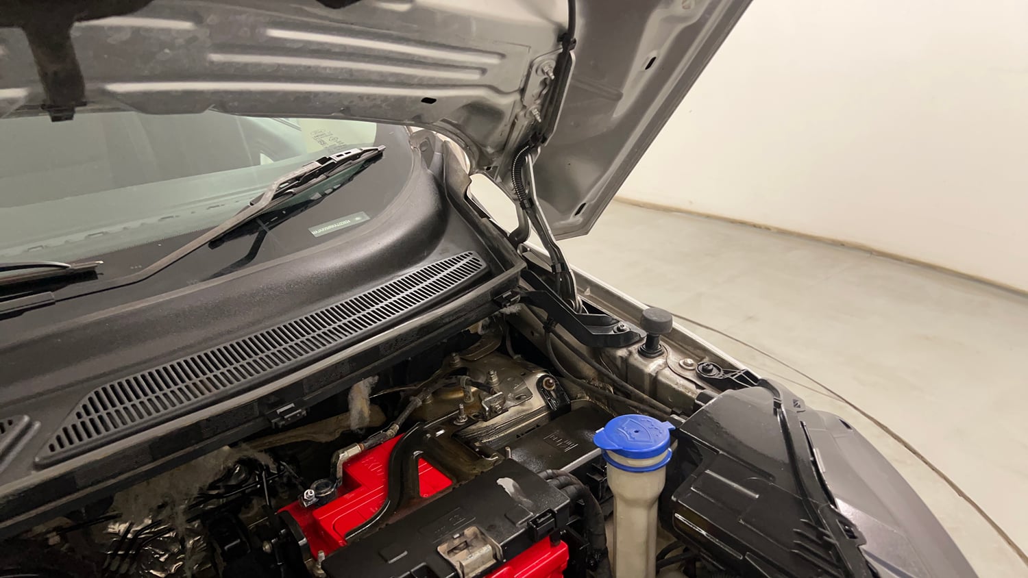 Used 2018 Ford EcoSport Titanium 1.5L Ti-VCT Petrol Manual engine ENGINE LEFT SIDE HINGE & APRON VIEW