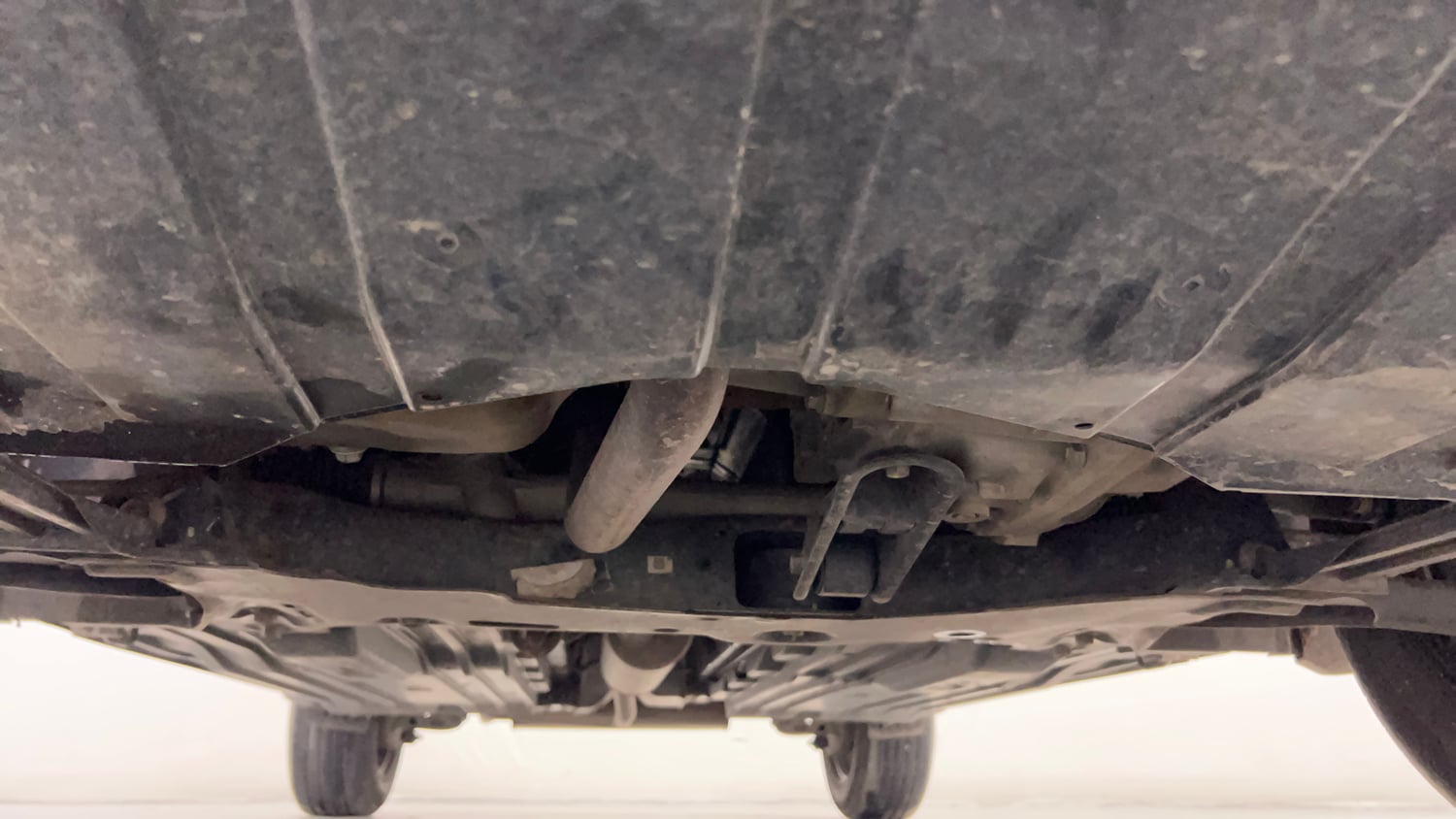 Used 2023 Maruti Suzuki Brezza Vxi AT Petrol Automatic extra FRONT LEFT UNDERBODY VIEW