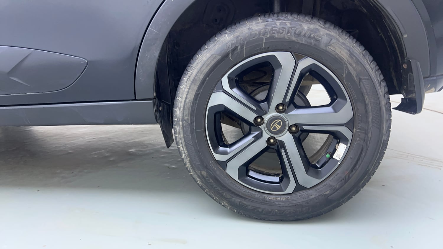 Used 2023 Tata Nexon XZA Plus LUXS Red Dark Edition Petrol Automatic tyres LEFT REAR TYRE RIM VIEW