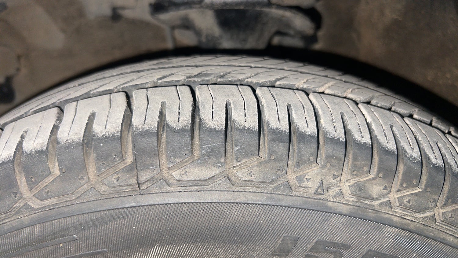 Used 2016 Hyundai i10 Magna 1.1 iRDE2 Petrol Manual tyres LEFT FRONT TYRE TREAD VIEW