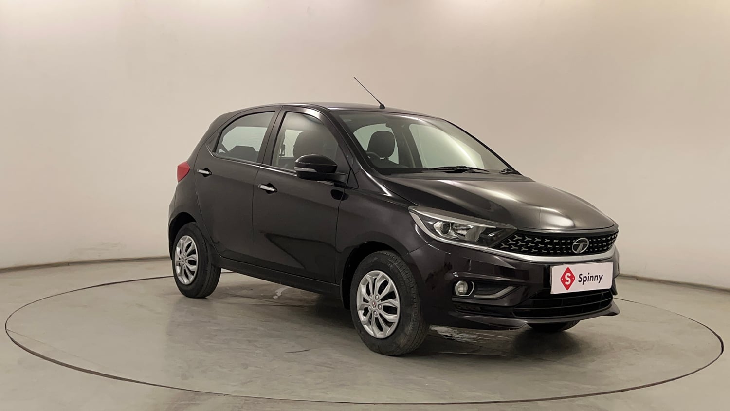 Used 2023 Tata Tiago XZ Plus CNG Cng Manual exterior RIGHT FRONT CORNER VIEW