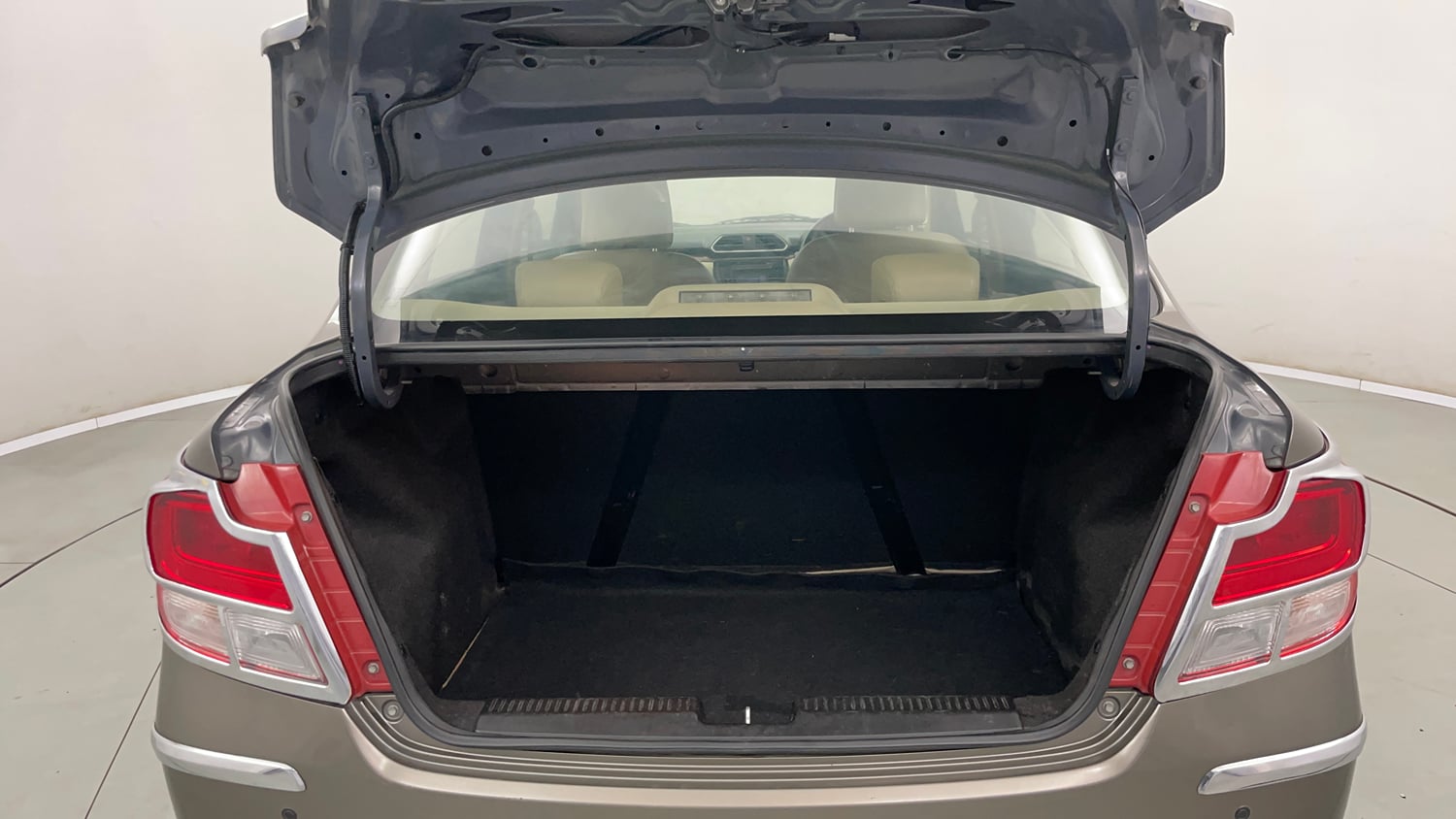 Used 2018 Maruti Suzuki Dzire VXi Petrol Manual interior DICKY INSIDE VIEW