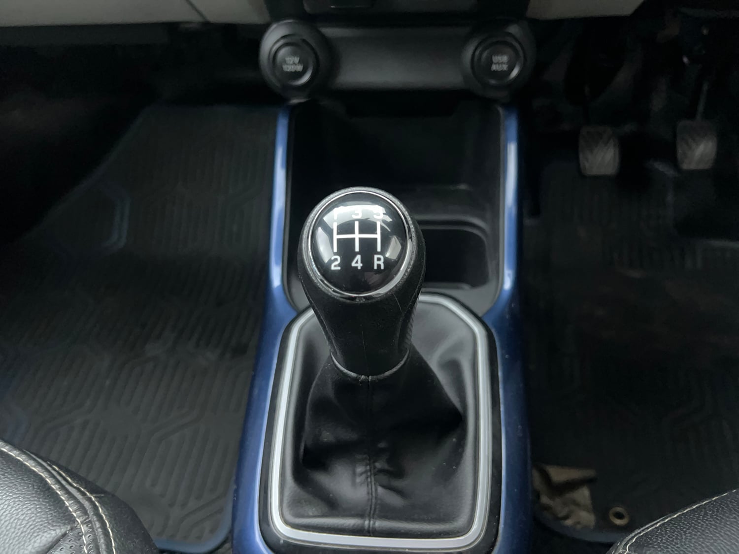Used 2021 Maruti Suzuki Ignis Zeta 1.2 MT Petrol Manual interior GEAR  KNOB VIEW