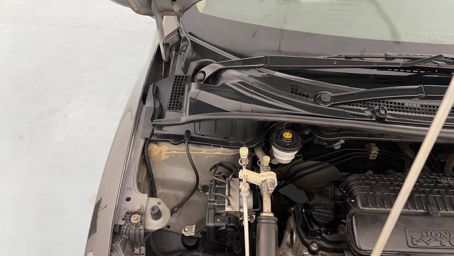 Used 2018 Honda City VX Petrol Petrol Manual engine ENGINE RIGHT SIDE HINGE & APRON VIEW
