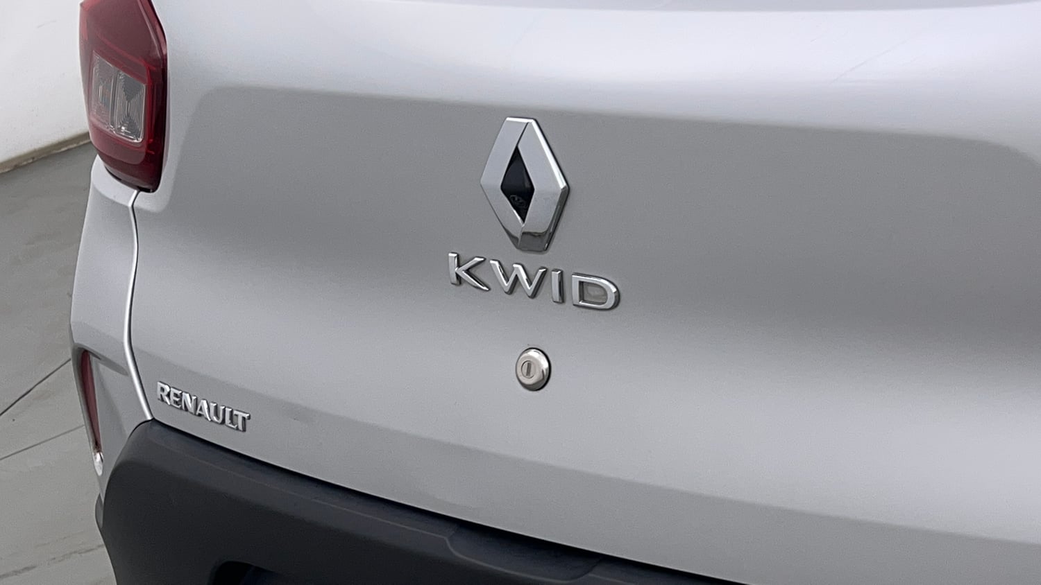 Used 2025 Renault Kwid RXT 1.0L AMT Petrol Automatic dents MINOR DENT
