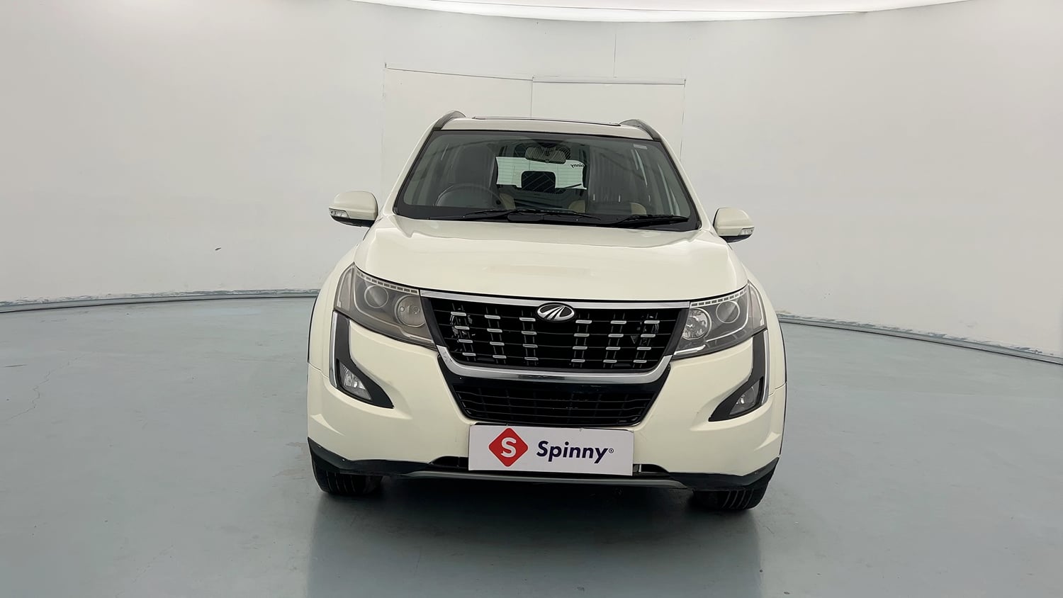 Used 2018 Mahindra XUV500 W9 Diesel Manual exterior FRONT VIEW