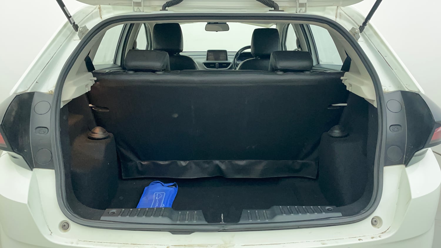Used 2022 Tata Altroz XZA Petrol Petrol Automatic interior DICKY INSIDE VIEW