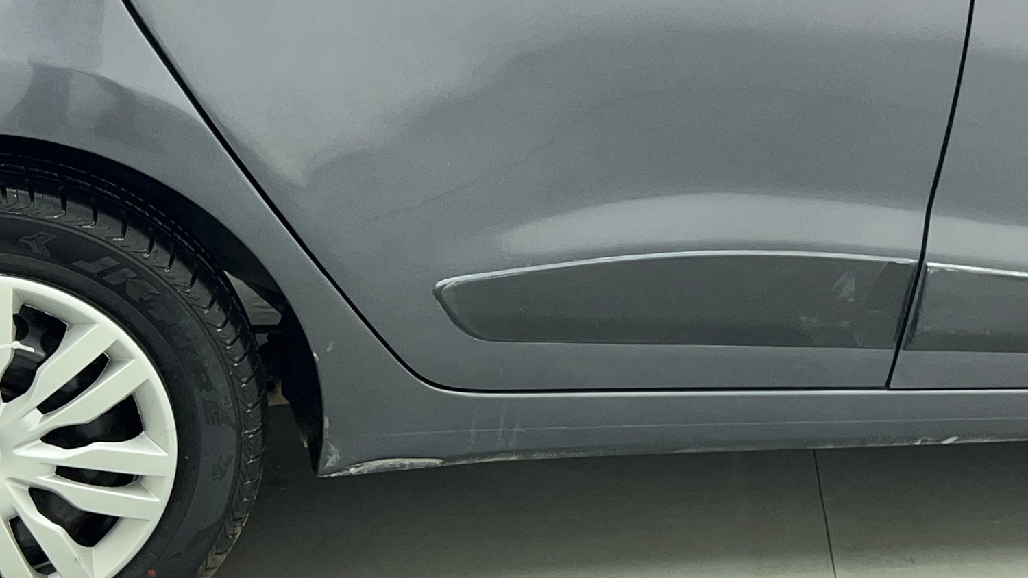 Used 2017 Hyundai Grand i10 Sportz (O) 1.2 kappa VTVT CNG (Outside Fitted) Cng Manual dents MINOR DENT