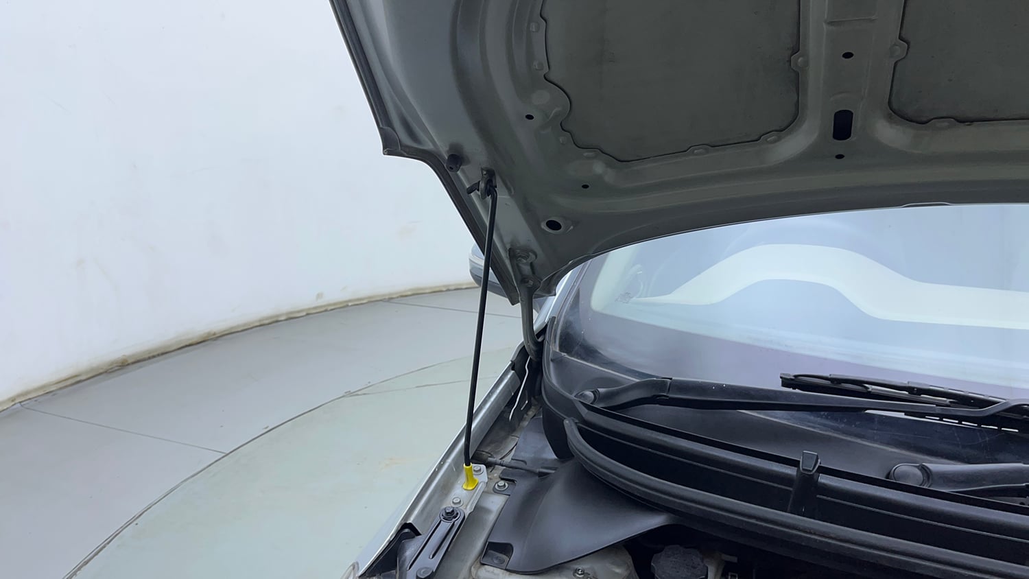 Used 2020 Hyundai Elite i20 Sportz Plus 1.2 Petrol Manual engine ENGINE RIGHT SIDE HINGE & APRON VIEW