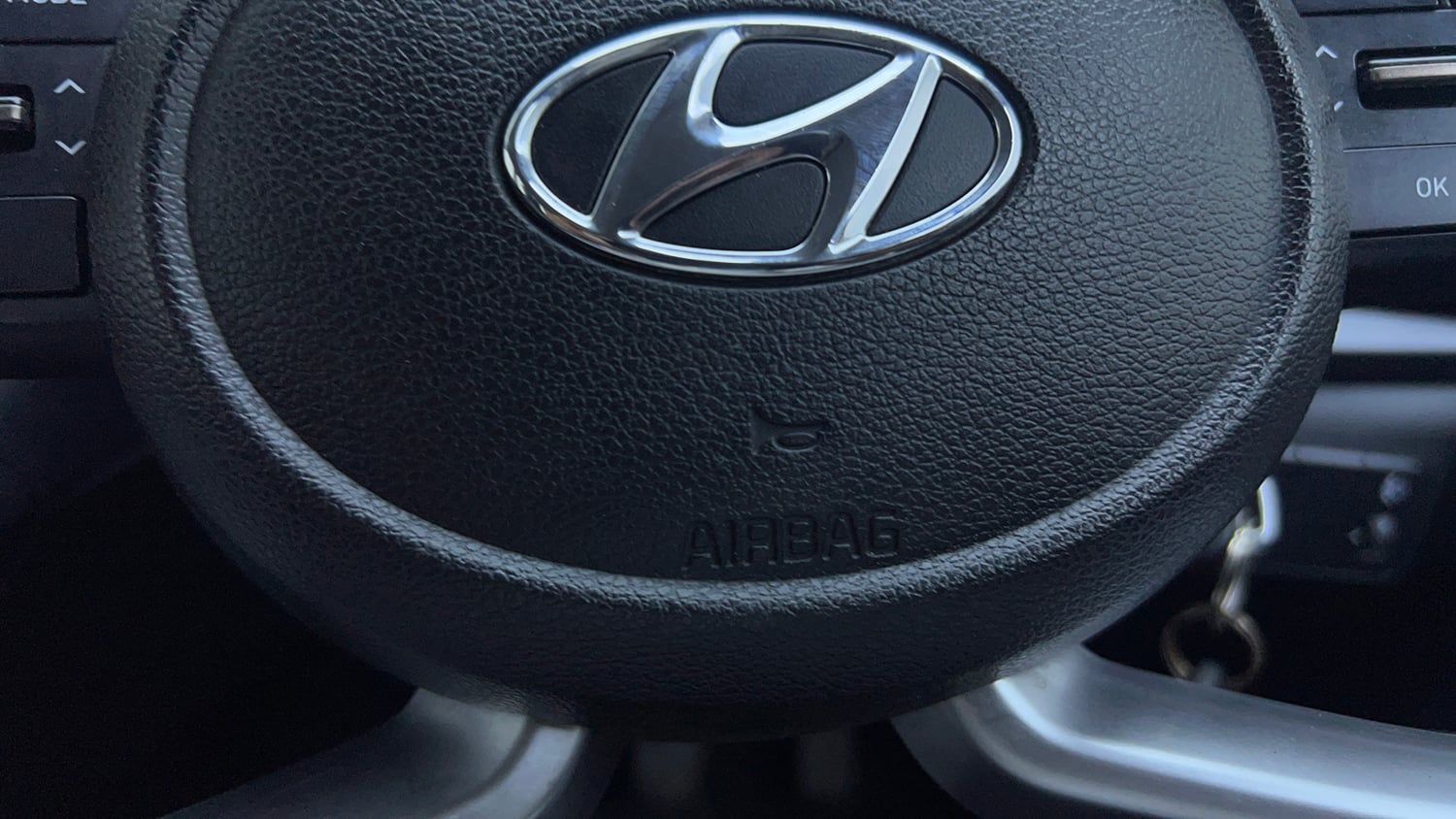Used 2022 Hyundai i20 Sportz 1.2 MT Petrol Manual top_features Airbags