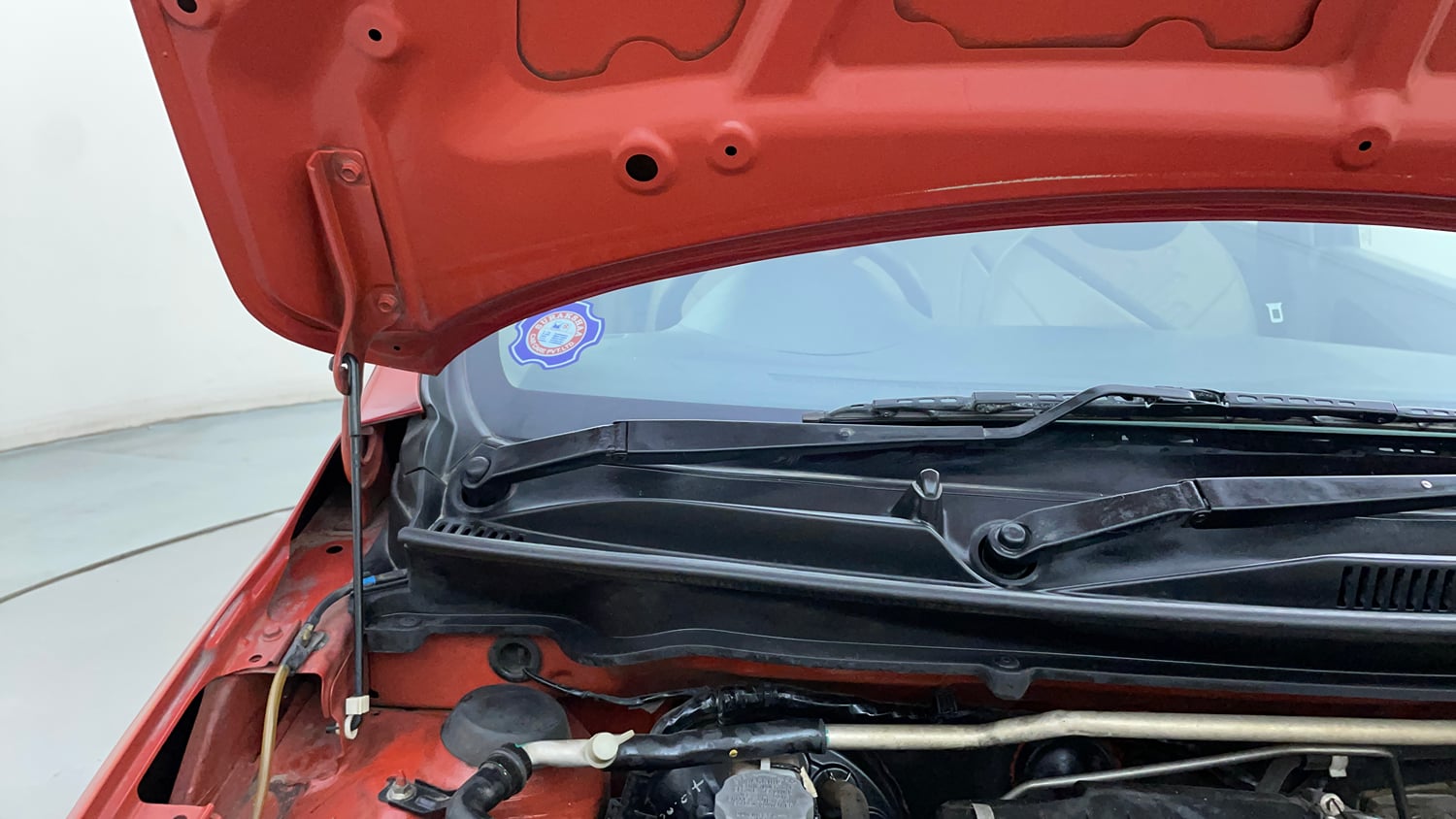 Used 2016 Maruti Suzuki Celerio VXI (O) AMT Petrol Automatic engine ENGINE RIGHT SIDE HINGE & APRON VIEW