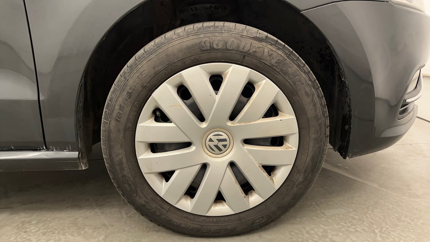 Used 2014 Volkswagen Polo Comfortline 1.2L (P) Petrol Manual tyres RIGHT FRONT TYRE RIM VIEW