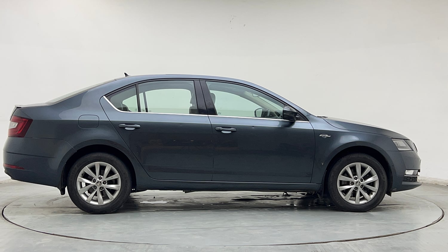 Used 2018 Skoda Octavia 1.8 TSI L&K Petrol Automatic exterior RIGHT SIDE VIEW