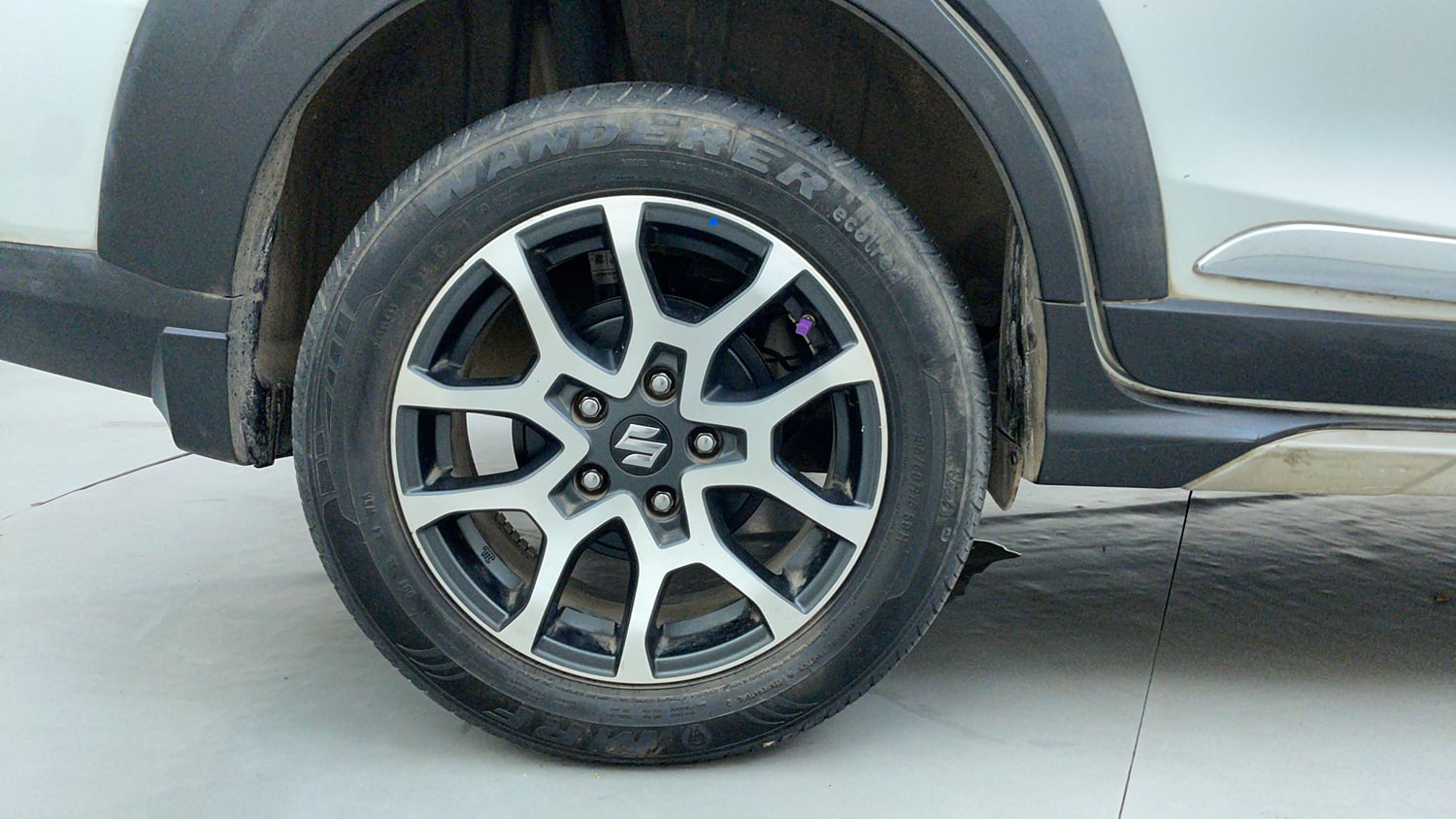 Used 2022 Maruti Suzuki XL6 Alpha Plus AT Petrol Petrol Automatic tyres RIGHT REAR TYRE RIM VIEW
