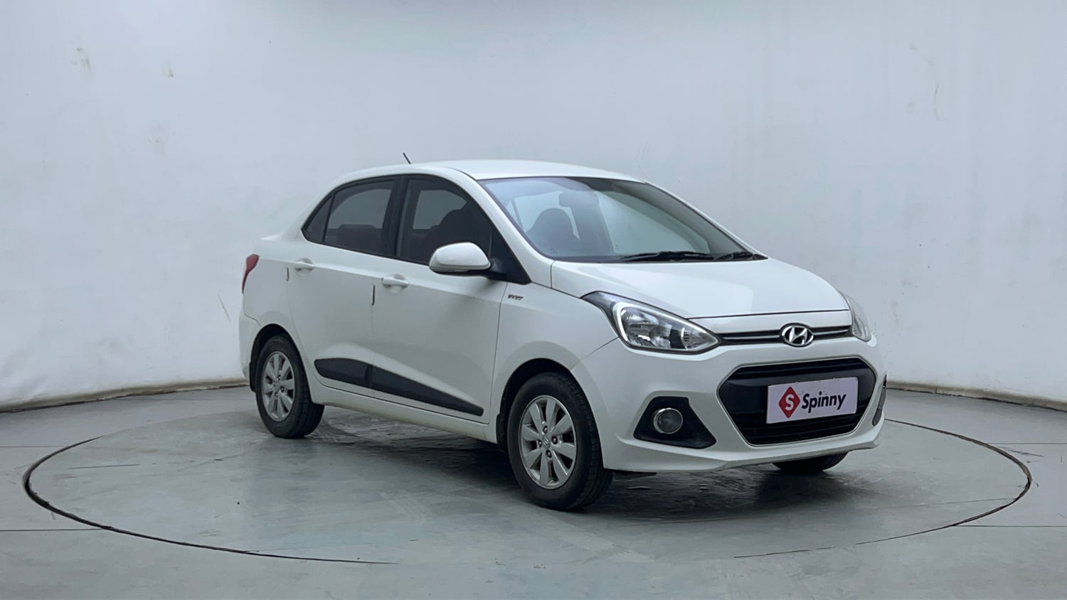 Used 2015 Hyundai Xcent SX 1.2 Petrol Manual exterior RIGHT FRONT CORNER VIEW