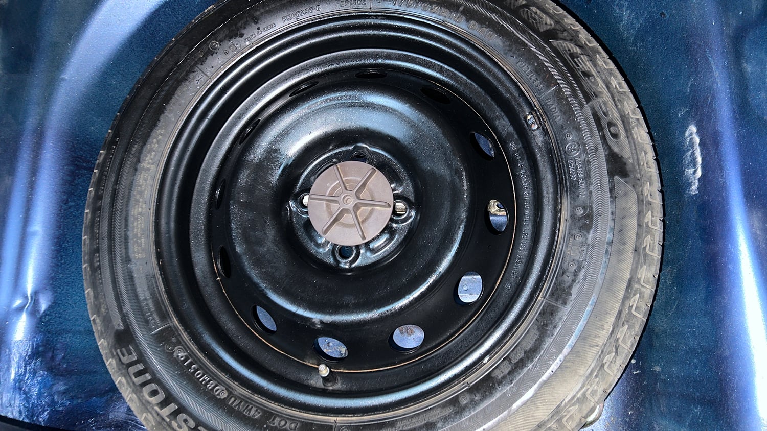 Used 2019 Maruti Suzuki Ignis Zeta 1.2 AMT Petrol Automatic tyres SPARE TYRE VIEW