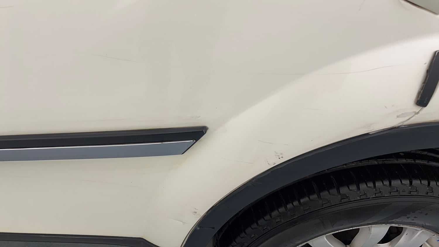 Used 2018 Mahindra XUV500 W9 Diesel Manual dents MINOR SCRATCH