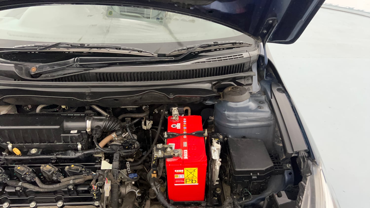 Used 2022 Maruti Suzuki Ciaz Zeta 1.5 Petrol Manual engine ENGINE LEFT SIDE HINGE & APRON VIEW