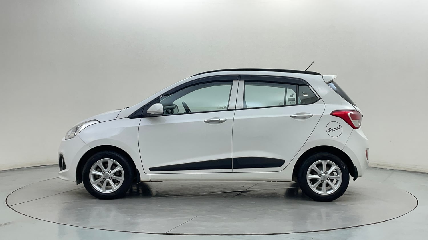 Used 2014 Hyundai Grand i10 Asta AT 1.2 Kappa VTVT Petrol Automatic exterior LEFT SIDE VIEW