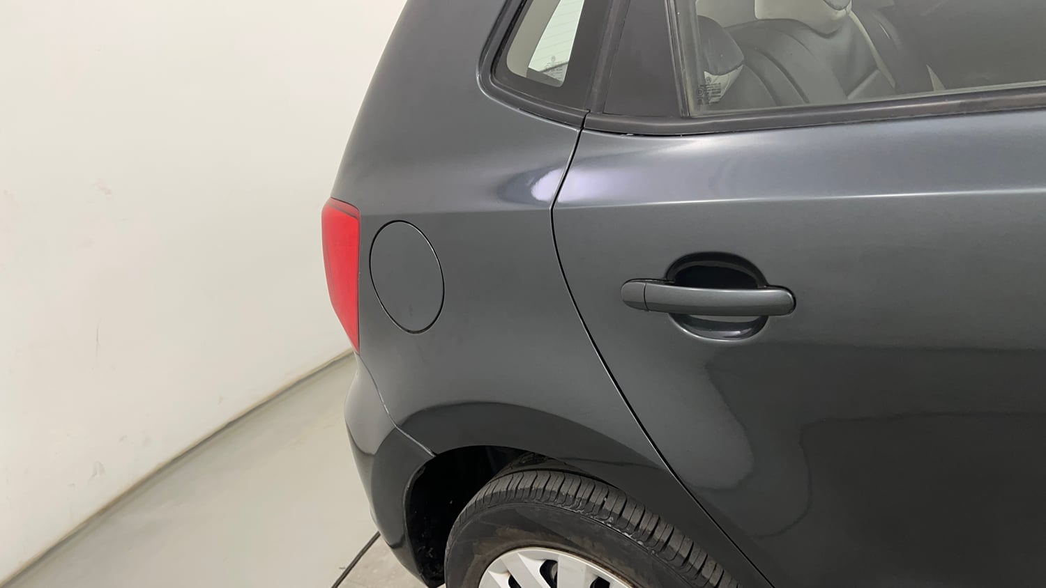 Used 2014 Volkswagen Polo Comfortline 1.2L (P) Petrol Manual dents MINOR SCRATCH