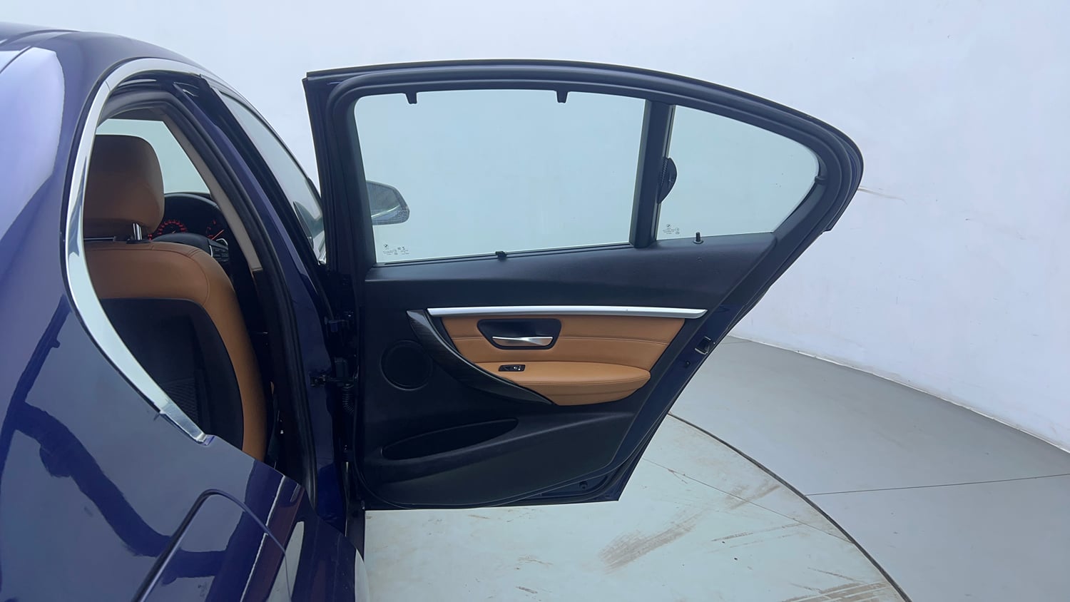 Used 2018 BMW 3 Series 320d Luxury Line Diesel Automatic interior RIGHT REAR DOOR OPEN VIEW