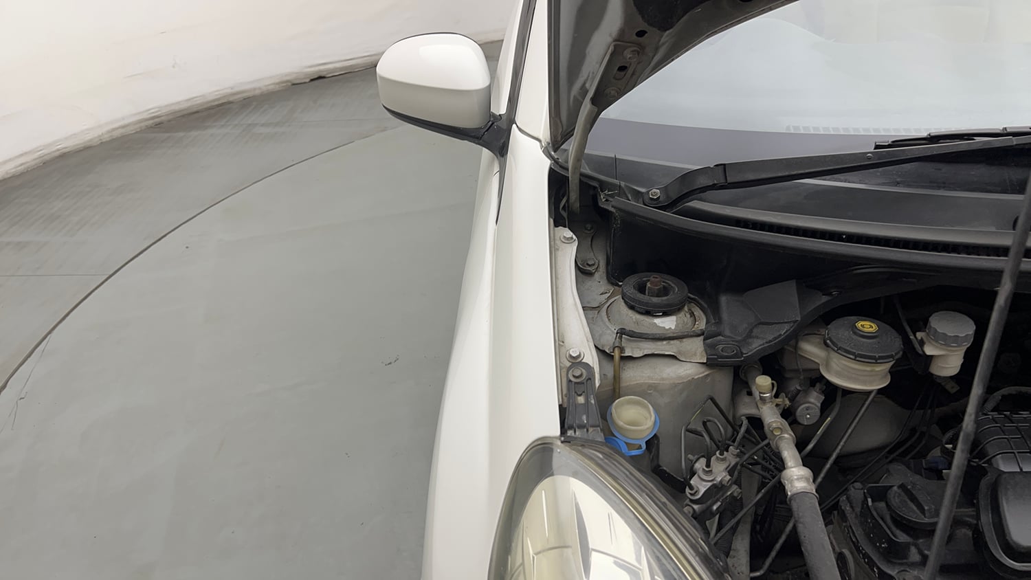 Used 2014 Honda Amaze 1.2 S i-VTEC Petrol Manual engine ENGINE RIGHT SIDE HINGE & APRON VIEW